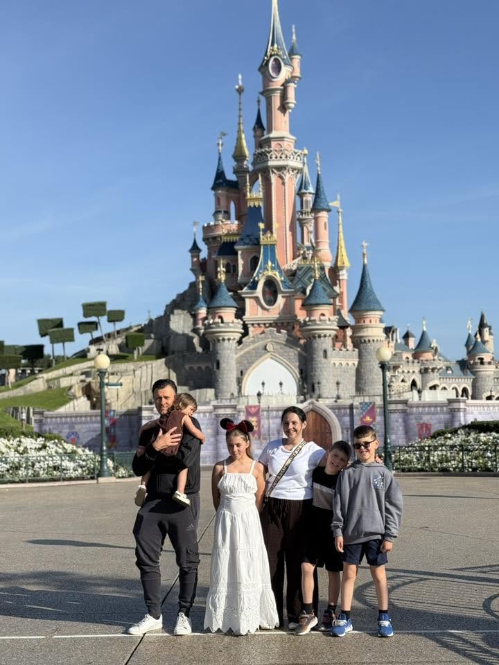 The whole family in front of the Disneyland castle